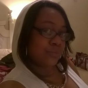 Meet your Posher, Tia